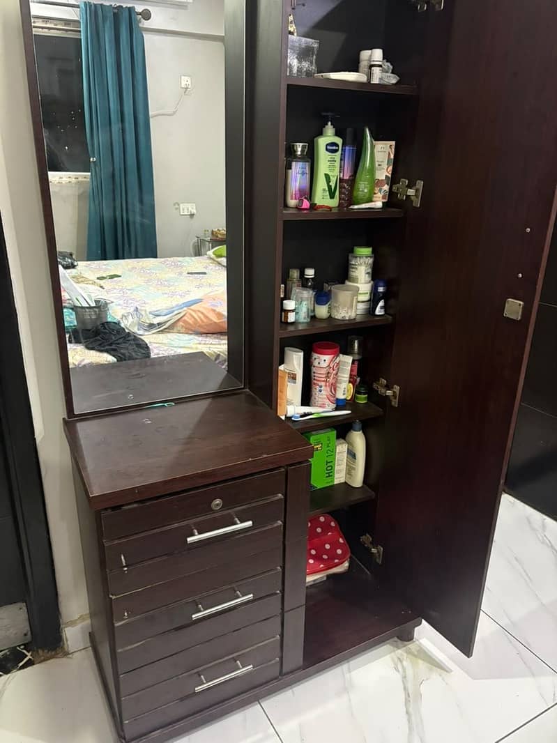 Dressing table 0