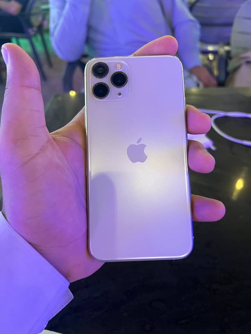 Apple iPhone 11 Pro sim working from 1 year 0