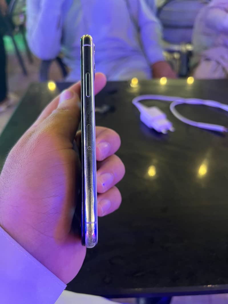 Apple iPhone 11 Pro sim working from 1 year 1