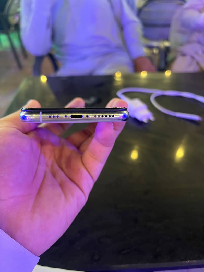 Apple iPhone 11 Pro sim working from 1 year 4