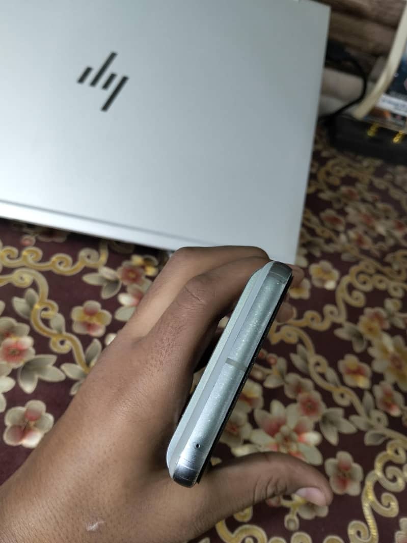 Google Pixel 8 4
