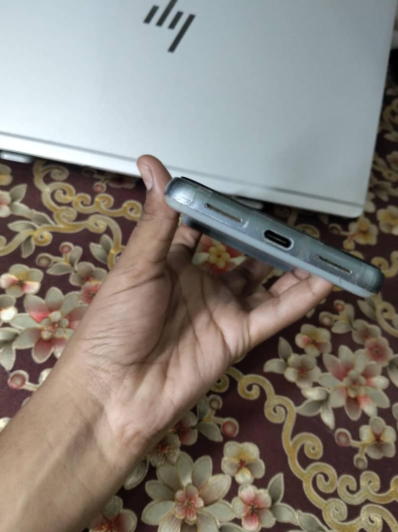 Google Pixel 8 6