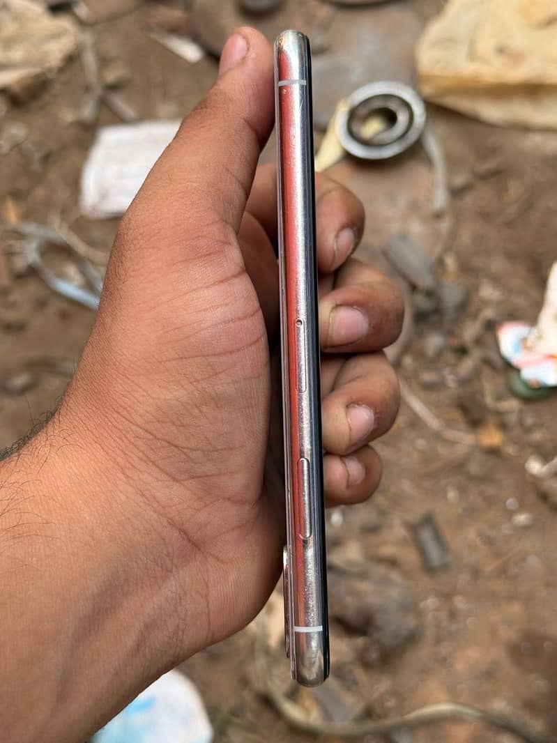 Apple iPhone X 3