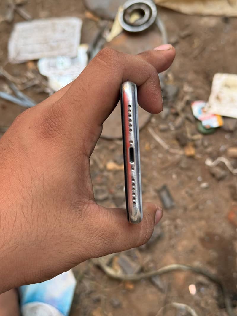 Apple iPhone X 6