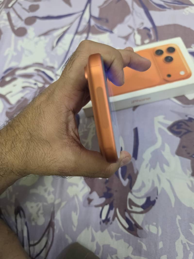 Apple iPhone 17 Pro Max 4