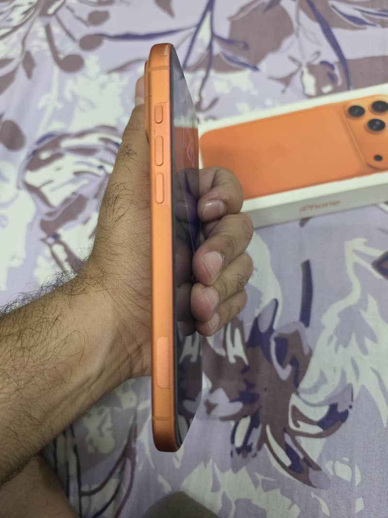Apple iPhone 17 Pro Max 6
