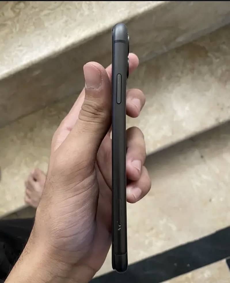 Apple iPhone 11 3