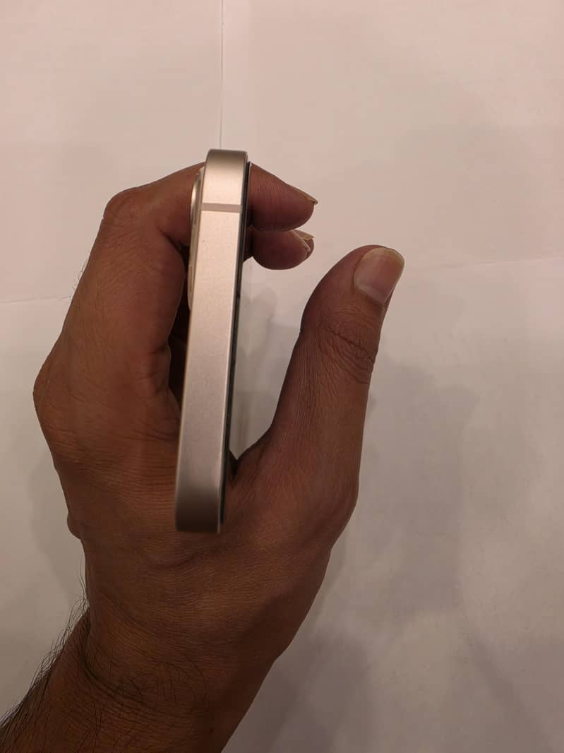 Apple iPhone 13 5