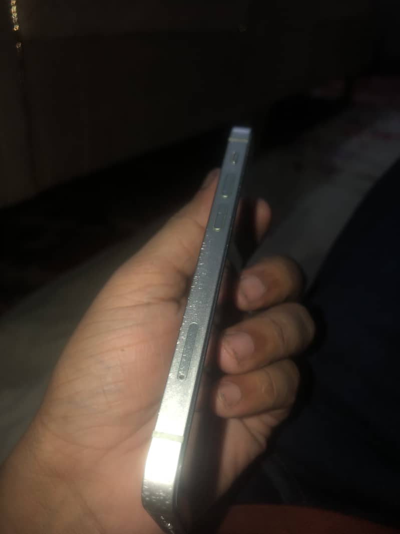 Apple iPhone 12 mini 1