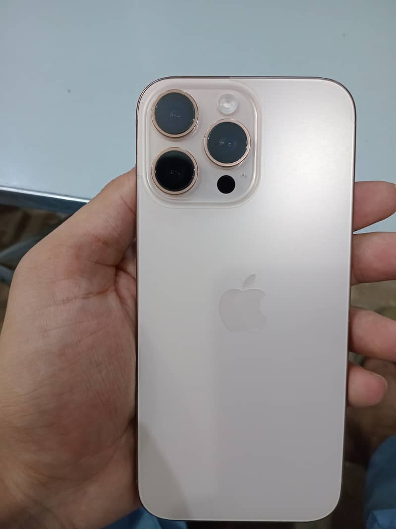 Apple iPhone 16 Pro Max 0