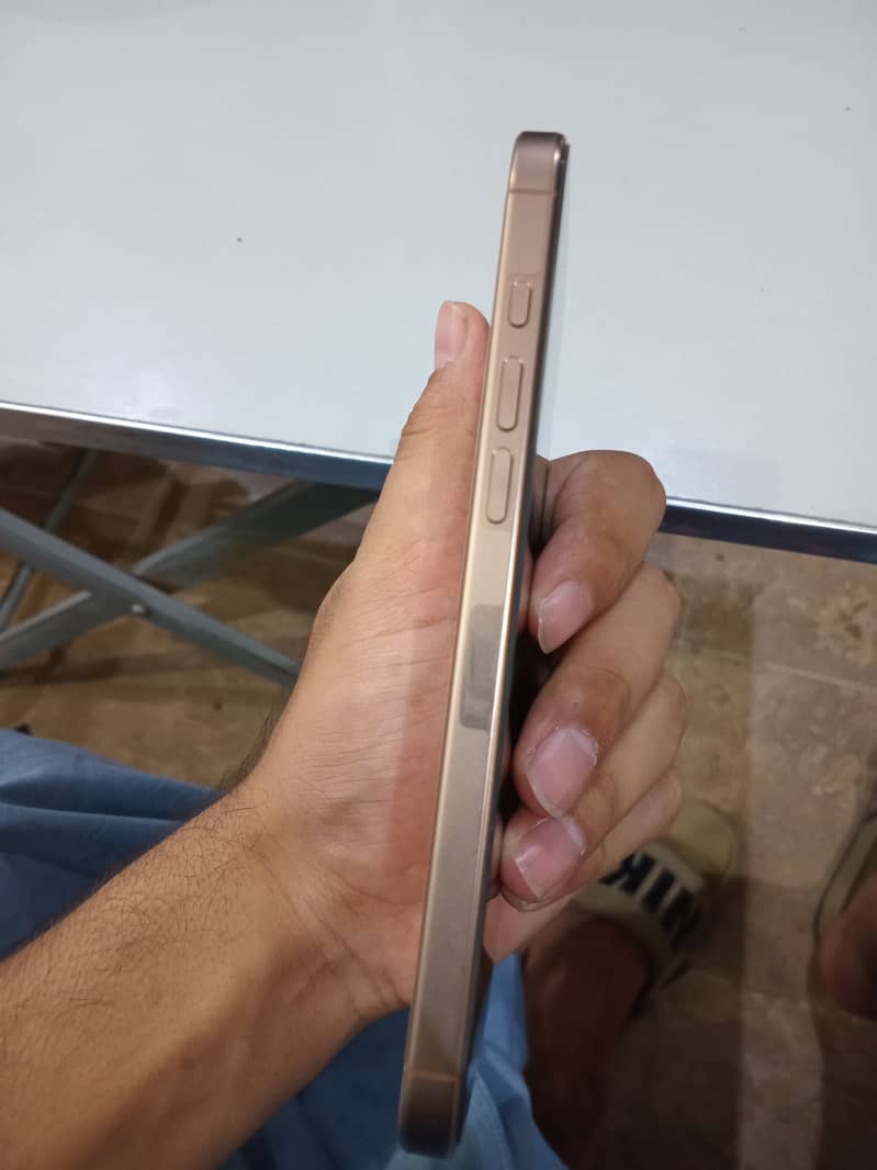 Apple iPhone 16 Pro Max 3