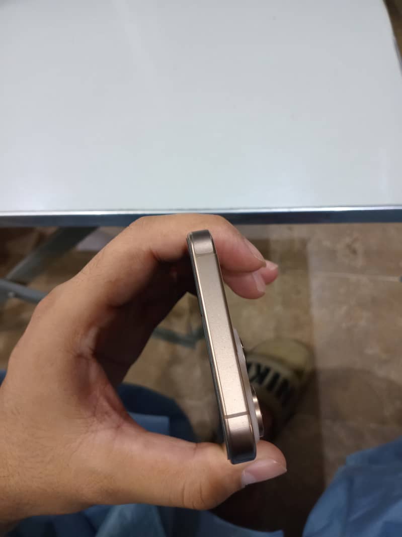 Apple iPhone 16 Pro Max 5