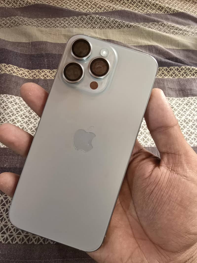 Apple iPhone 15 Pro Max 3