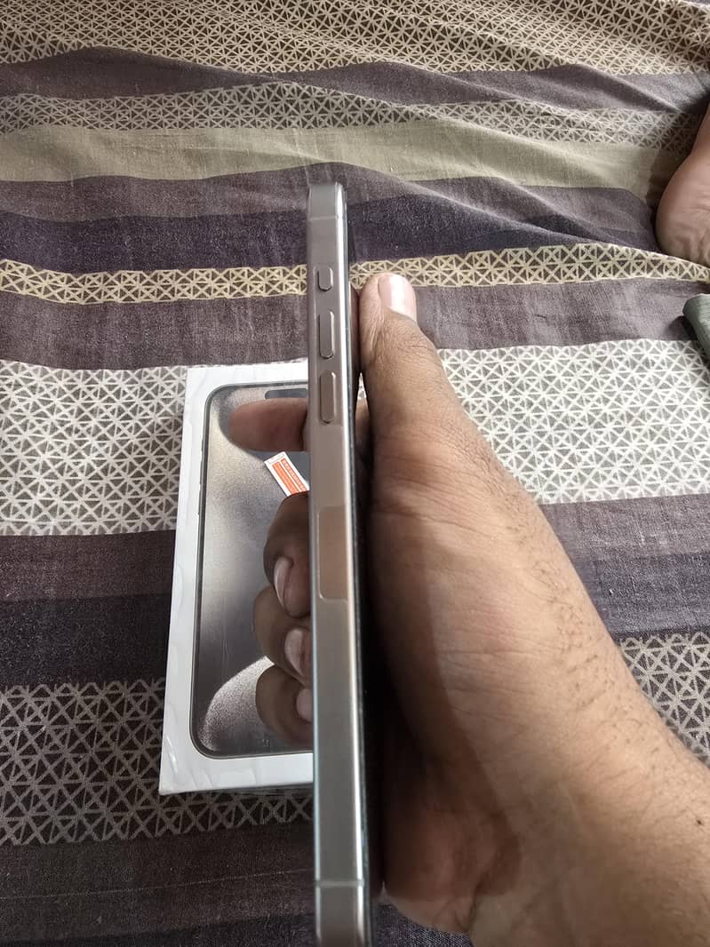Apple iPhone 15 Pro Max 4