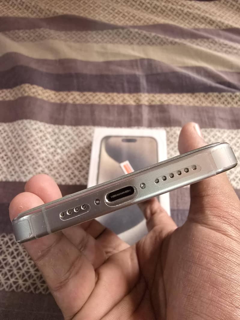 Apple iPhone 15 Pro Max 5
