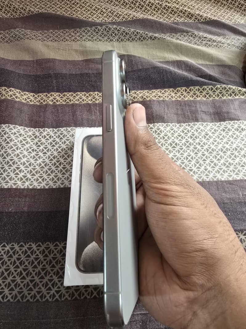 Apple iPhone 15 Pro Max 6