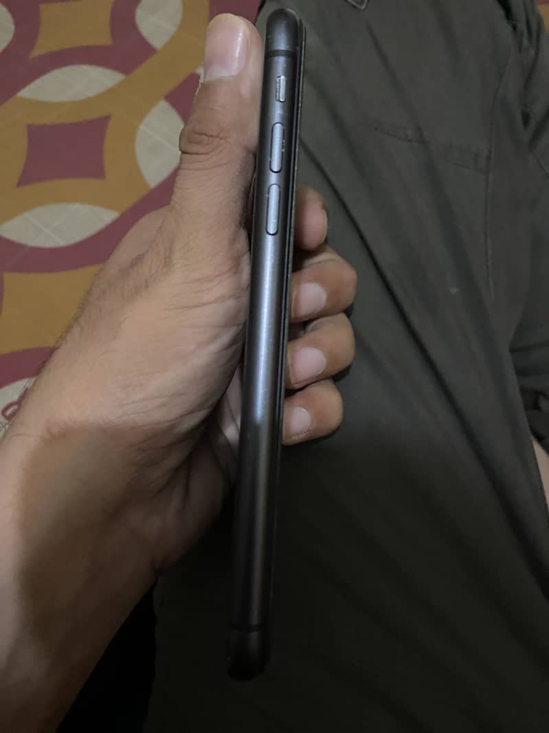 Apple iPhone 11 7