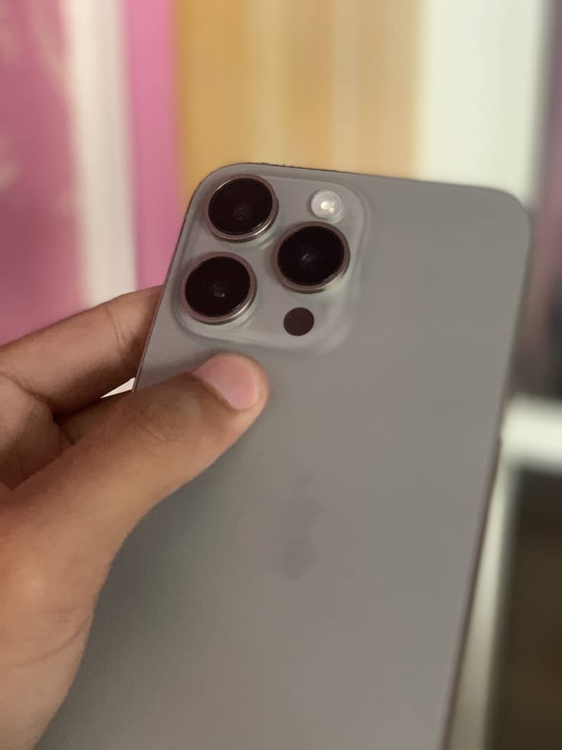 Apple iPhone 15 Pro Max 0