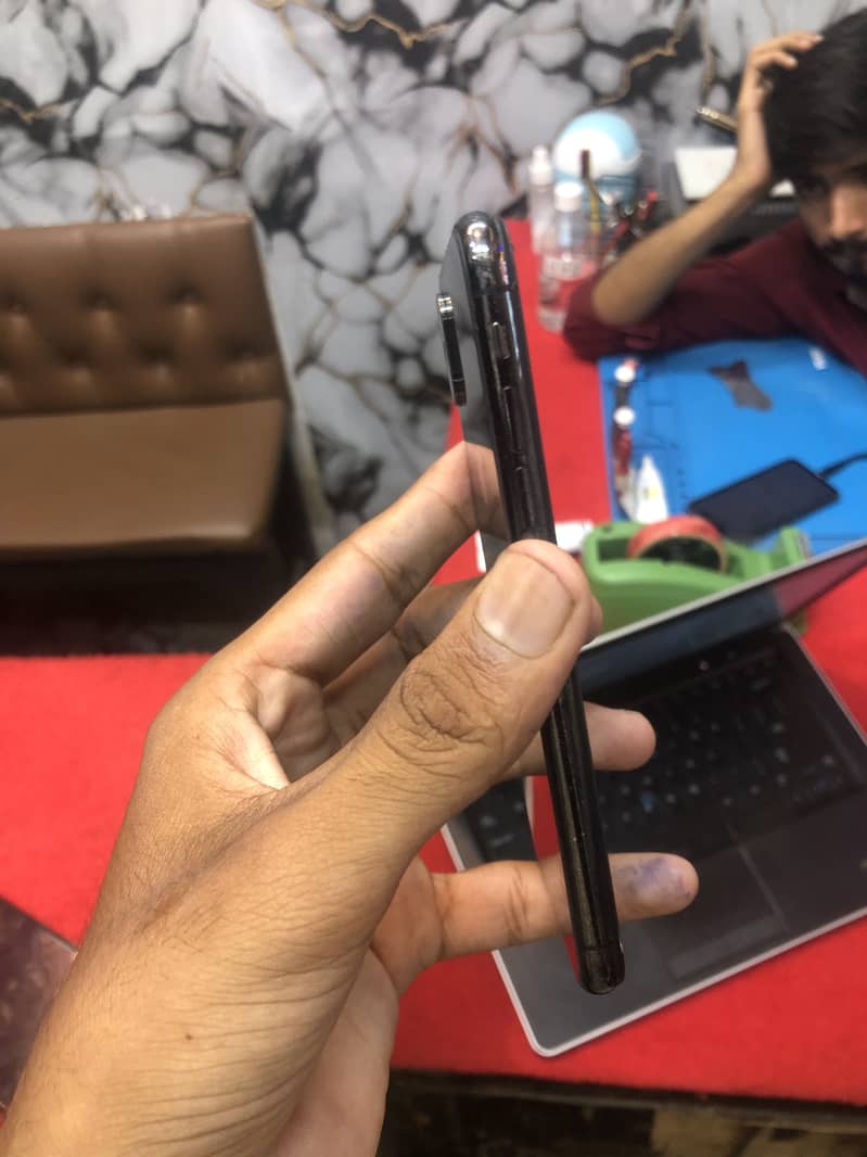 Apple iPhone XS 3