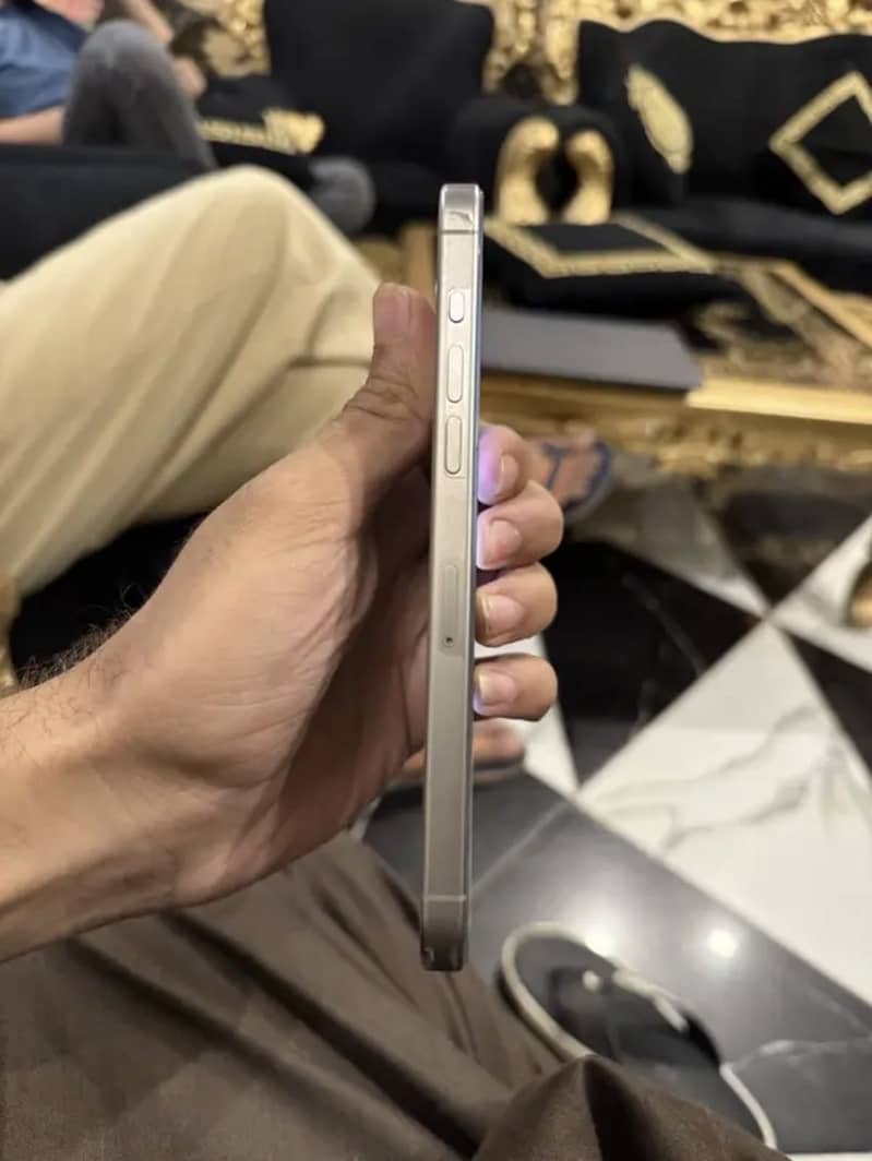 Apple iPhone 15 Pro Max 2