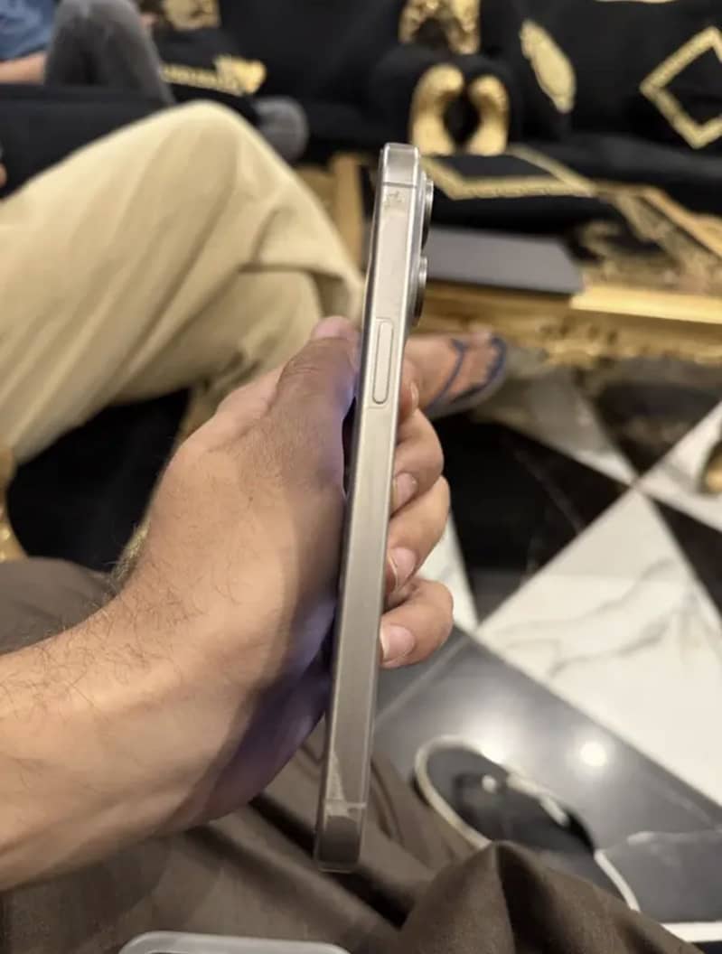 Apple iPhone 15 Pro Max 3