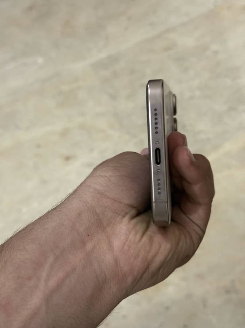 Apple iPhone 16 Pro Max 3