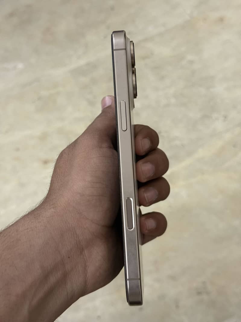Apple iPhone 16 Pro Max 5