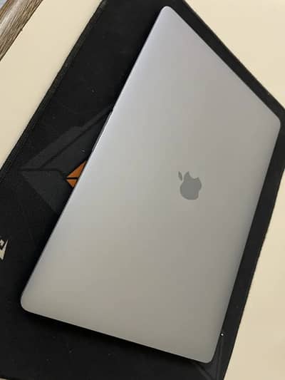 Macbook Pro 16 / 512 GB + 2 GB Graphics - i7
