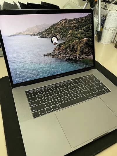 Macbook Pro 16 / 512 GB + 2 GB Graphics - i7