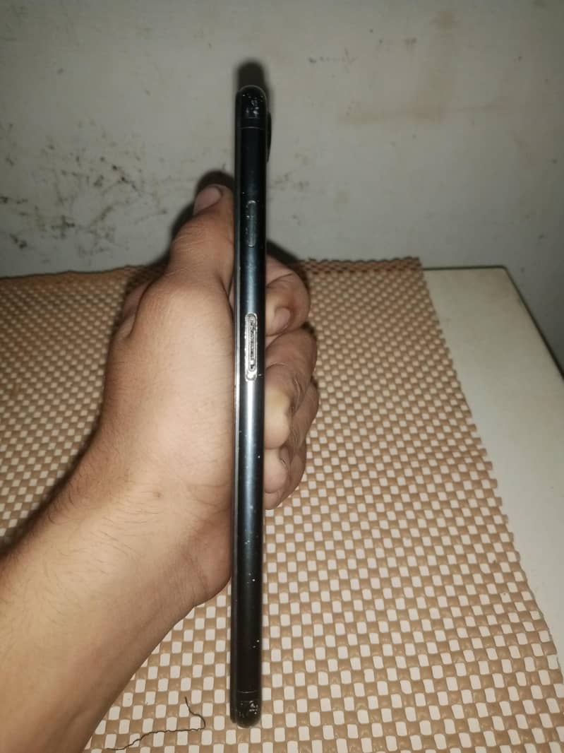 Apple iPhone 7 Plus 0