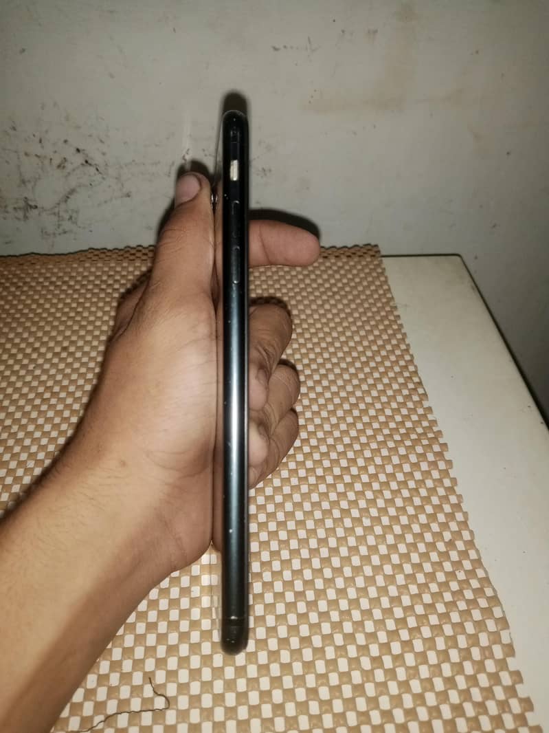 Apple iPhone 7 Plus 4