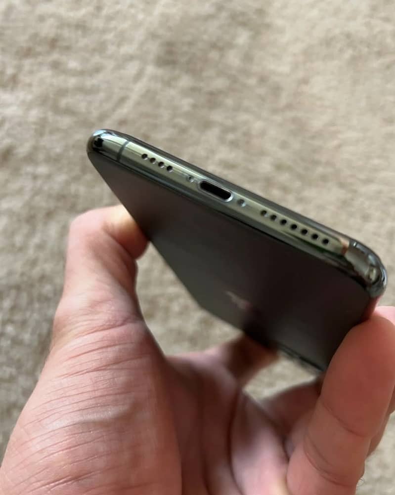 Apple iPhone 11 Pro Max 2