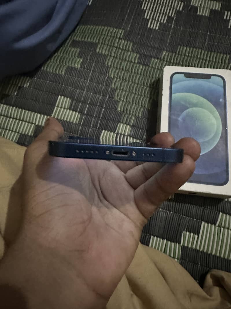Apple iPhone 12 3