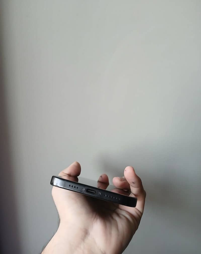 iPhone 15 plus 4