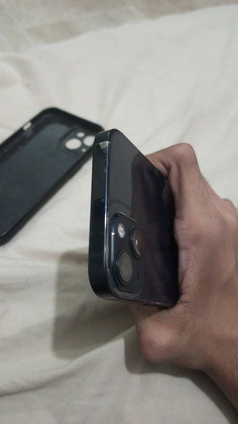 Apple iPhone 13 1