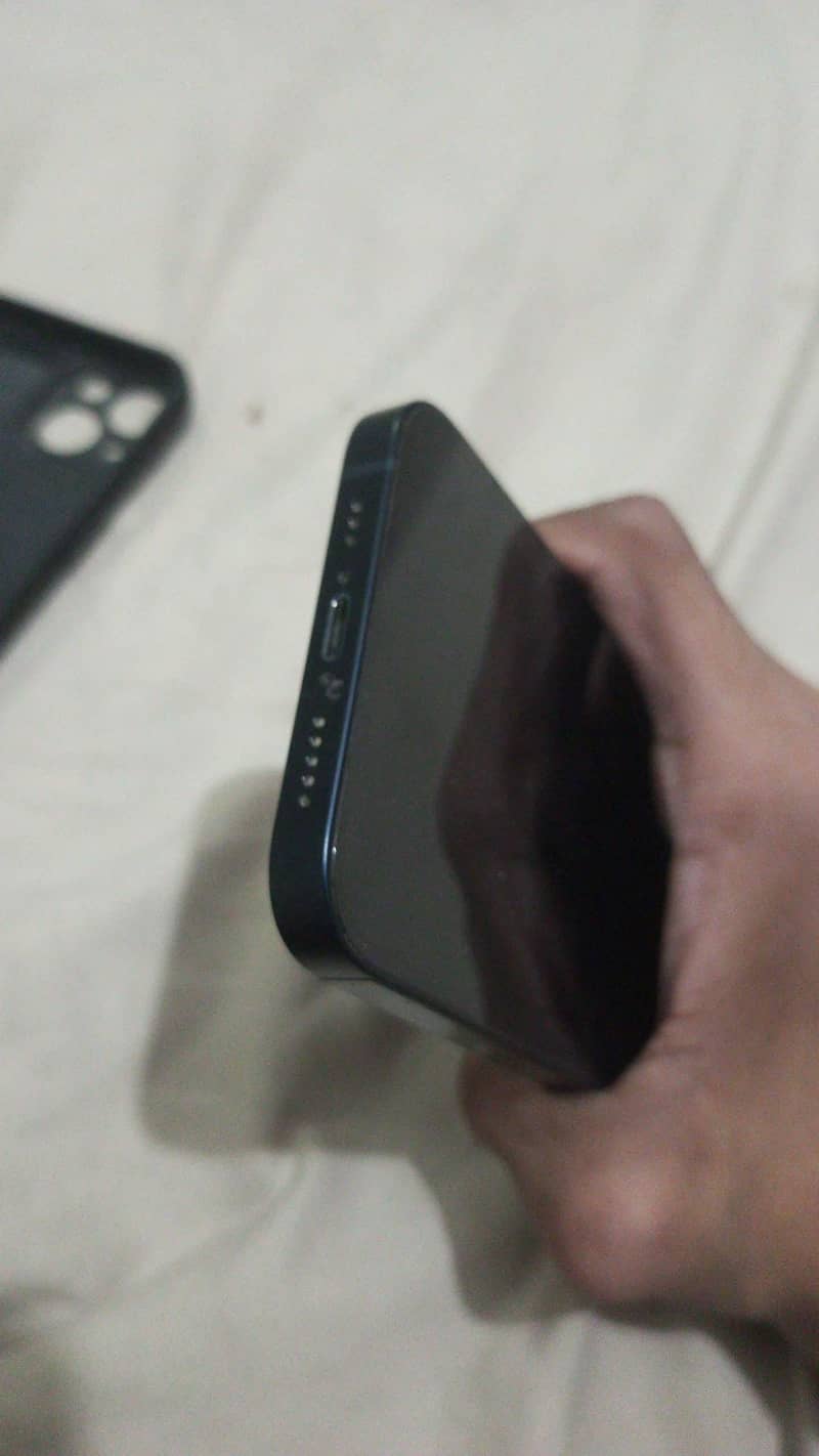 Apple iPhone 13 4