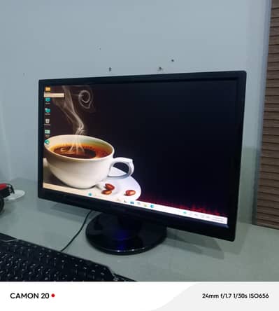 LED COMPUTER FOR SALE 19 INCH