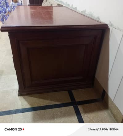OFFICE TABLE BIG SIZE FOR SALE