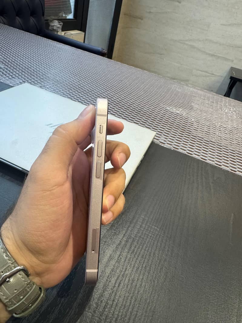 Apple iPhone 13 mini 4
