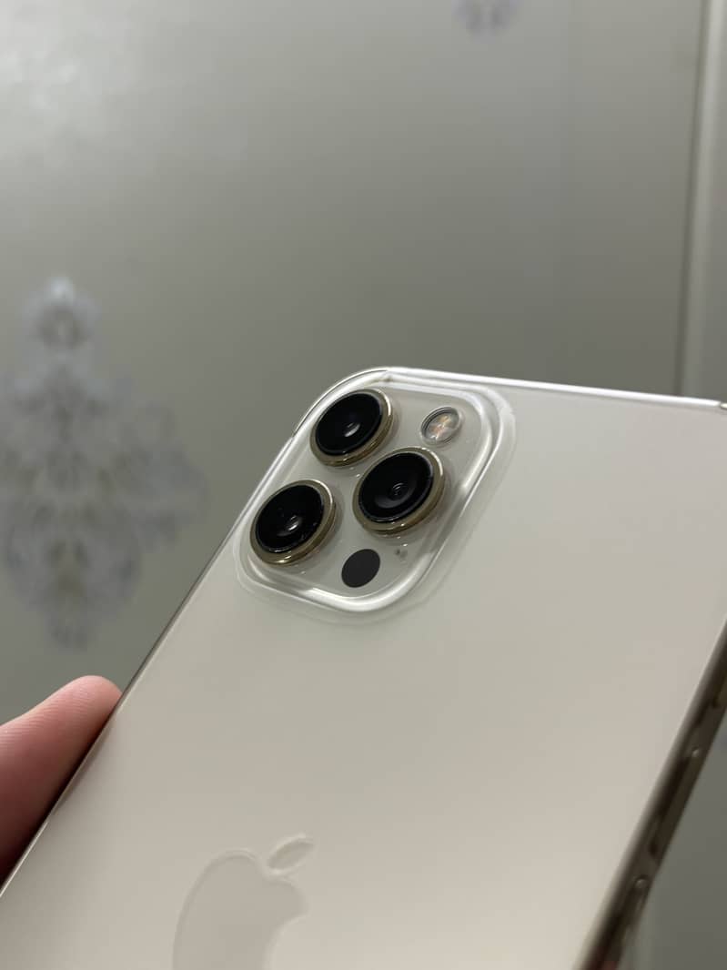 Apple iPhone 12 Pro Max 4
