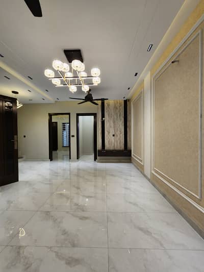 BRAND NEW LUXURY 5 MARLA HOUSE AVAILABLE FOR SALE IN PARK VIEW CITY LHR