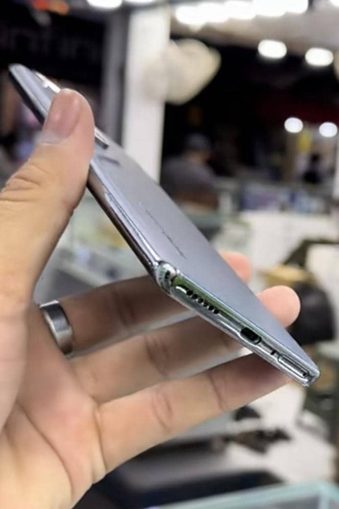Tecno CAMON 40 Pro 1