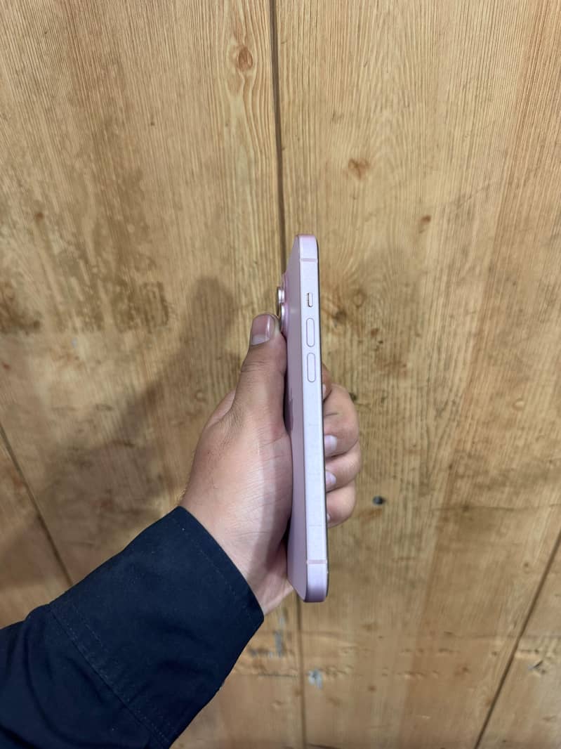 Apple iPhone 15 4