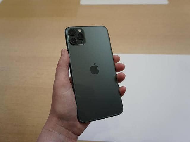 Apple iPhone 11 0