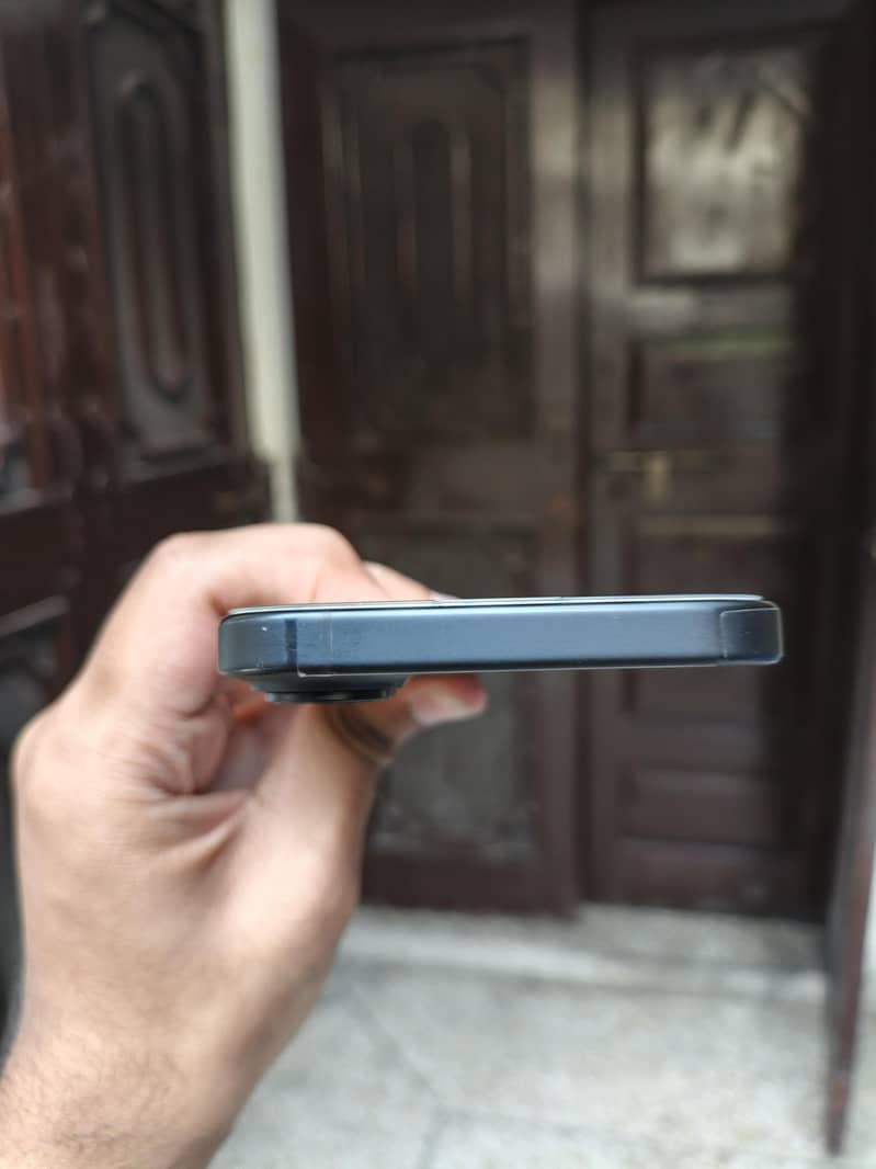 Apple iPhone 16 JV 3