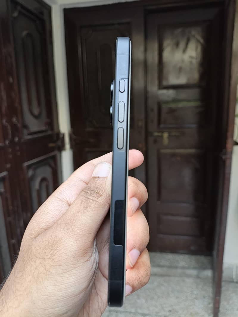 Apple iPhone 16 JV 4