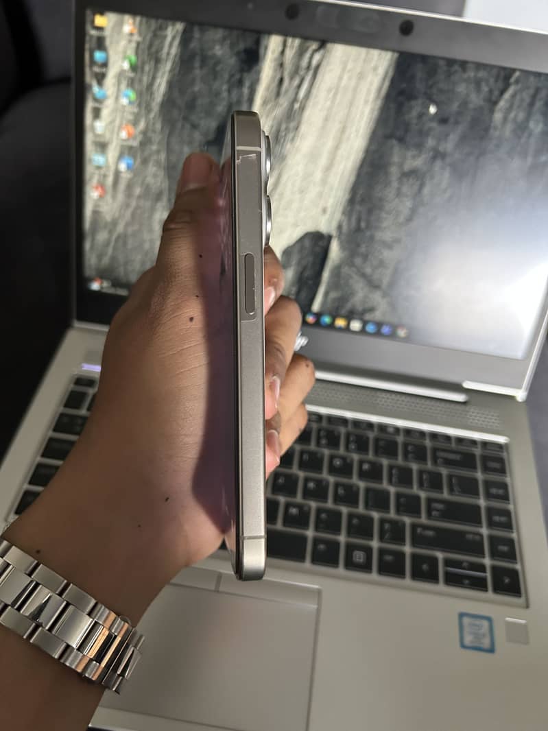 Apple iPhone 15 Pro 2