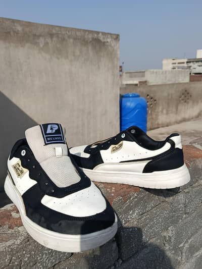 Liberalism Original Sneakers condition 10/9