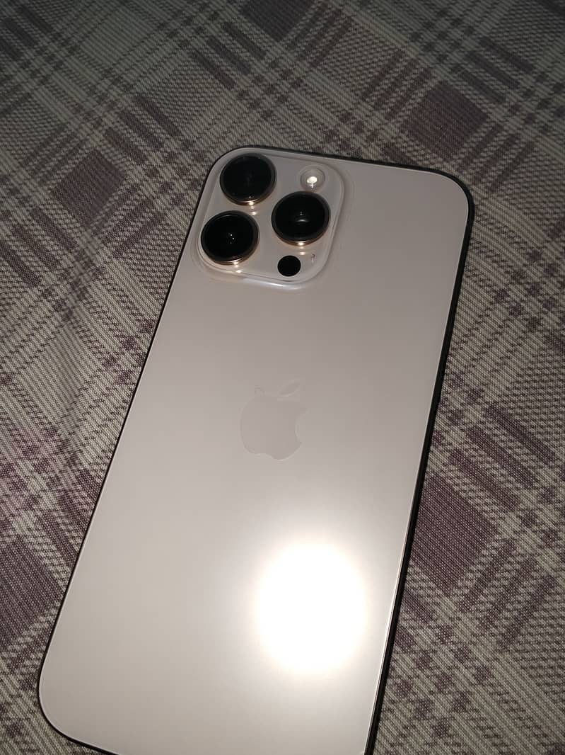 Apple iPhone 16 Pro Max 0