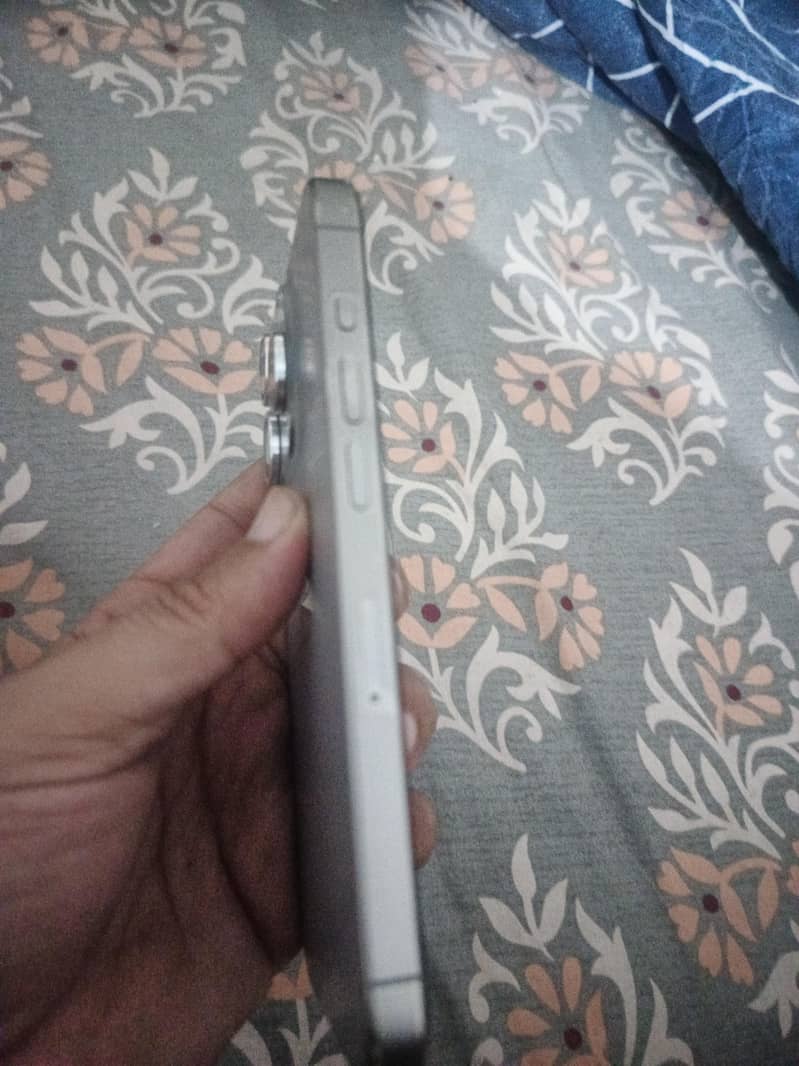 Apple iPhone 15 Pro 1